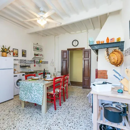 Lägenhet Francesco's Pretty House By Interhome *